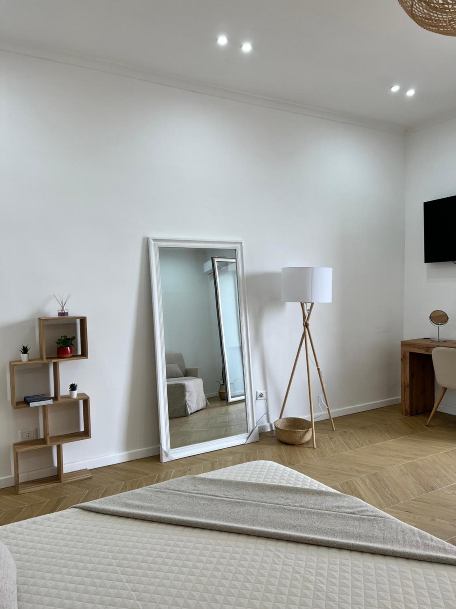 נאפולי Gennarino Apartments - Panorama Suite With Balcony And Urban Loft מראה חיצוני תמונה