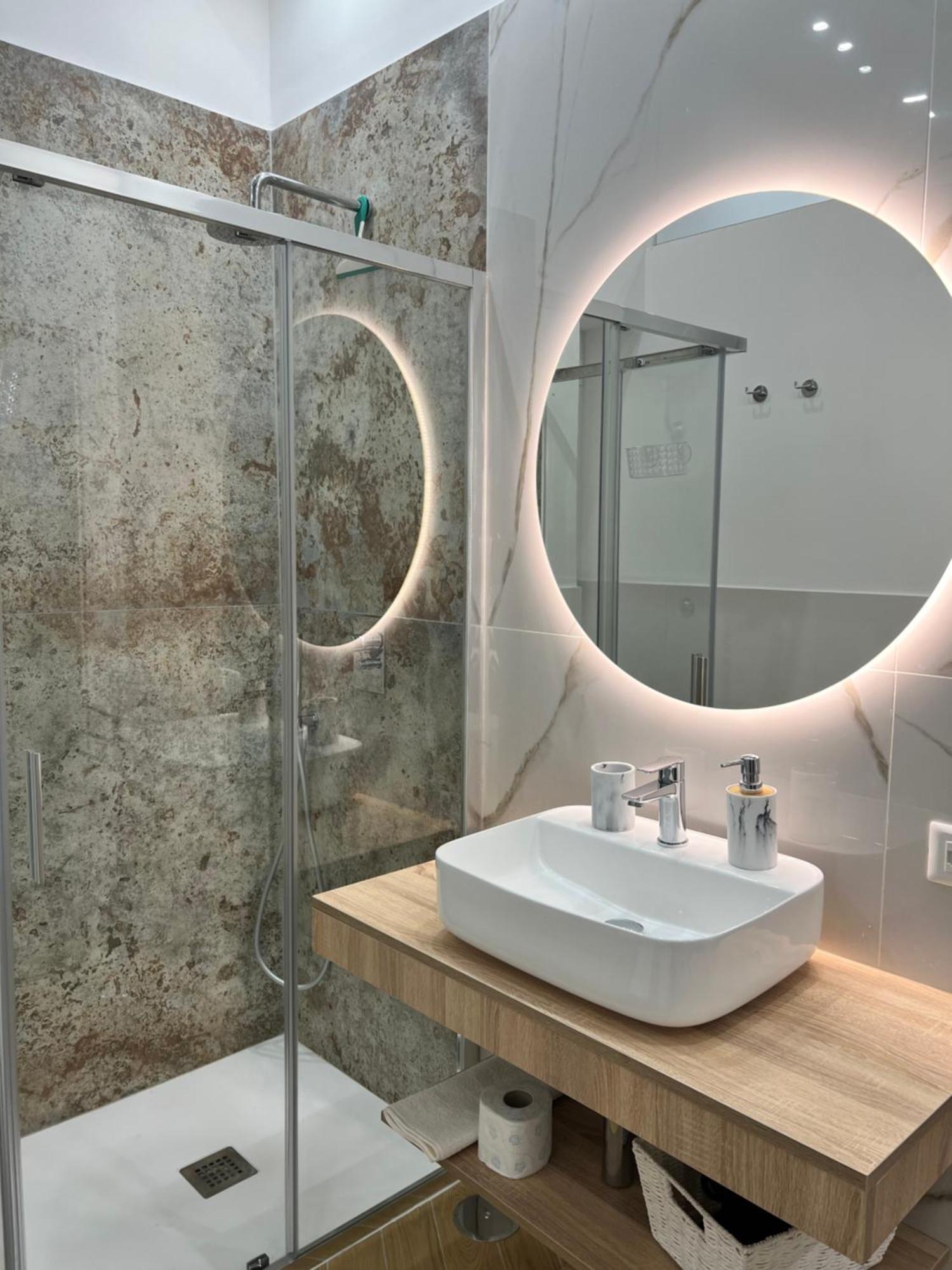 נאפולי Gennarino Apartments - Panorama Suite With Balcony And Urban Loft מראה חיצוני תמונה