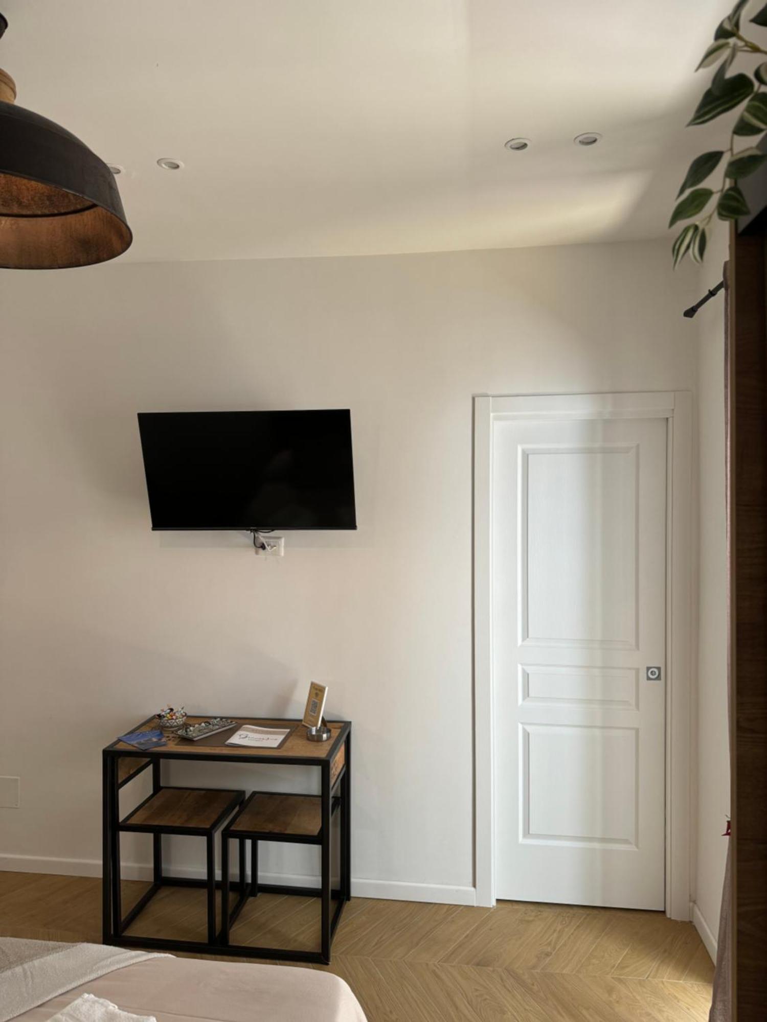 נאפולי Gennarino Apartments - Panorama Suite With Balcony And Urban Loft מראה חיצוני תמונה
