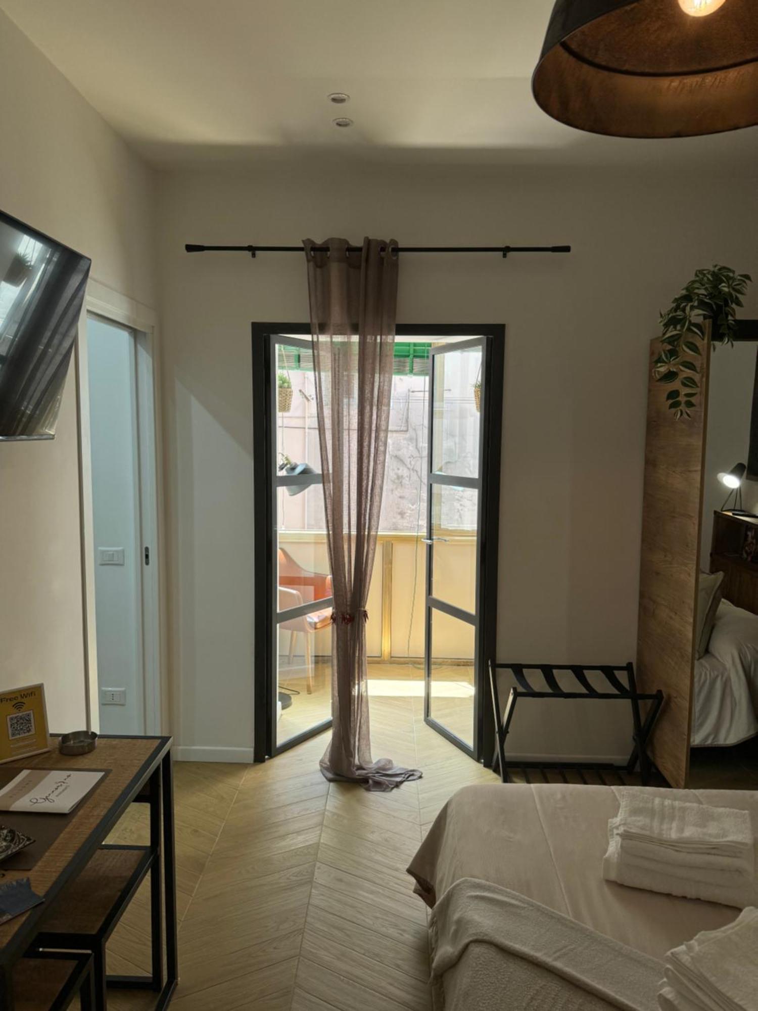 נאפולי Gennarino Apartments - Panorama Suite With Balcony And Urban Loft מראה חיצוני תמונה