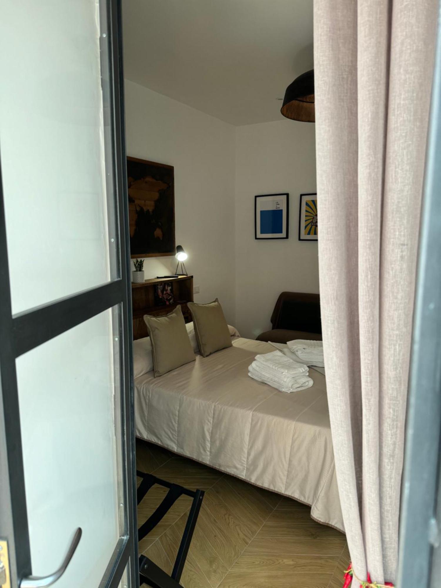נאפולי Gennarino Apartments - Panorama Suite With Balcony And Urban Loft מראה חיצוני תמונה