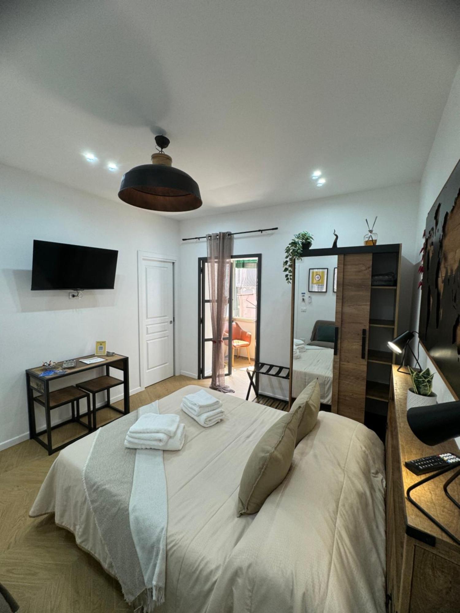 נאפולי Gennarino Apartments - Panorama Suite With Balcony And Urban Loft מראה חיצוני תמונה